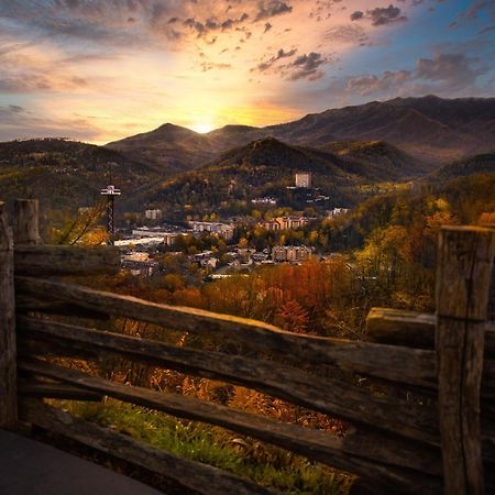 Rock Of Ages, Hot Tub, Game Room, Wifi, 1089 Free Tickets Each Paid Day, Dollywood And More Pigeon Forge Luaran gambar