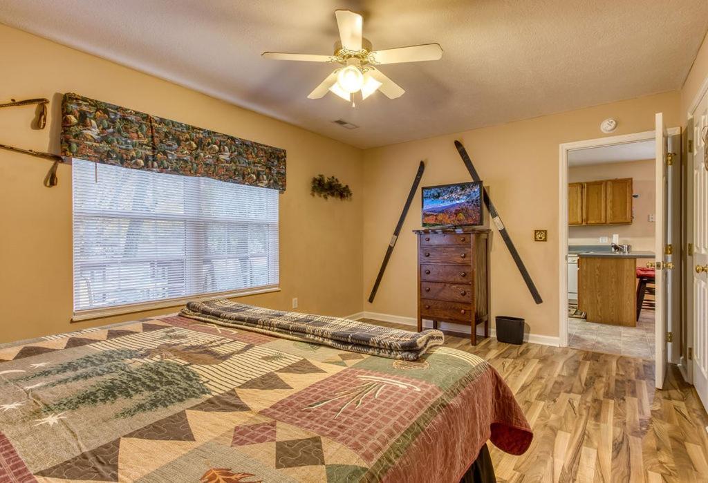 Rock Of Ages, Hot Tub, Game Room, Wifi, 1089 Free Tickets Each Paid Day, Dollywood And More Pigeon Forge Luaran gambar