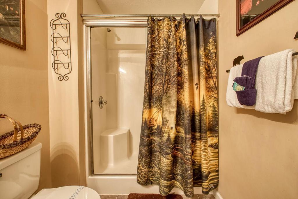 Rock Of Ages, Hot Tub, Game Room, Wifi, 1089 Free Tickets Each Paid Day, Dollywood And More Pigeon Forge Luaran gambar