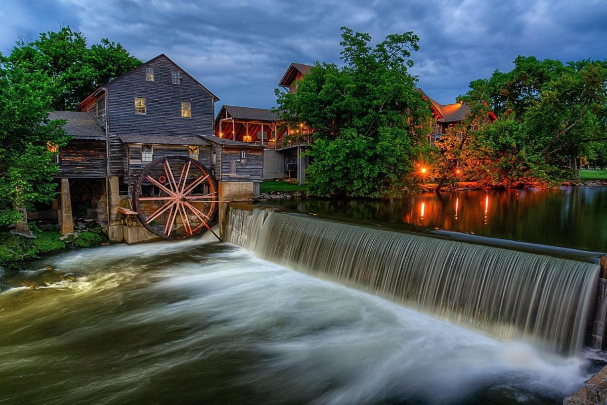 Rock Of Ages, Hot Tub, Game Room, Wifi, 1089 Free Tickets Each Paid Day, Dollywood And More Pigeon Forge Luaran gambar