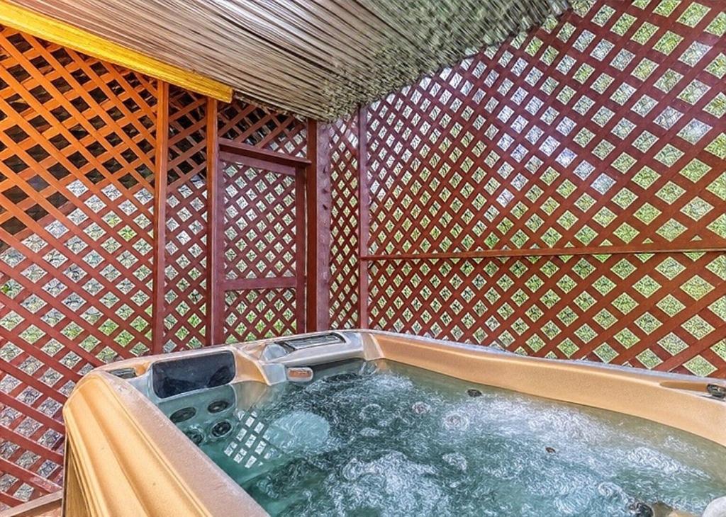 Rock Of Ages, Hot Tub, Game Room, Wifi, 1089 Free Tickets Each Paid Day, Dollywood And More Pigeon Forge Luaran gambar